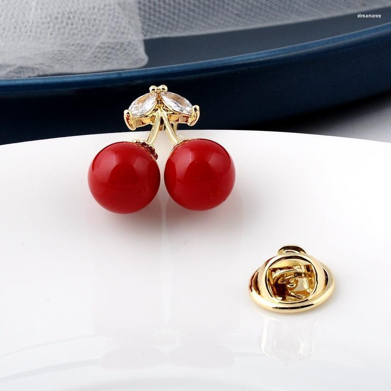 

Brooches Red Cherry Brooch Female Cute Japanese Pin Fixed Clothes Neckline Zircon Malfunction-proof Buckle Women Accessories Wholesale