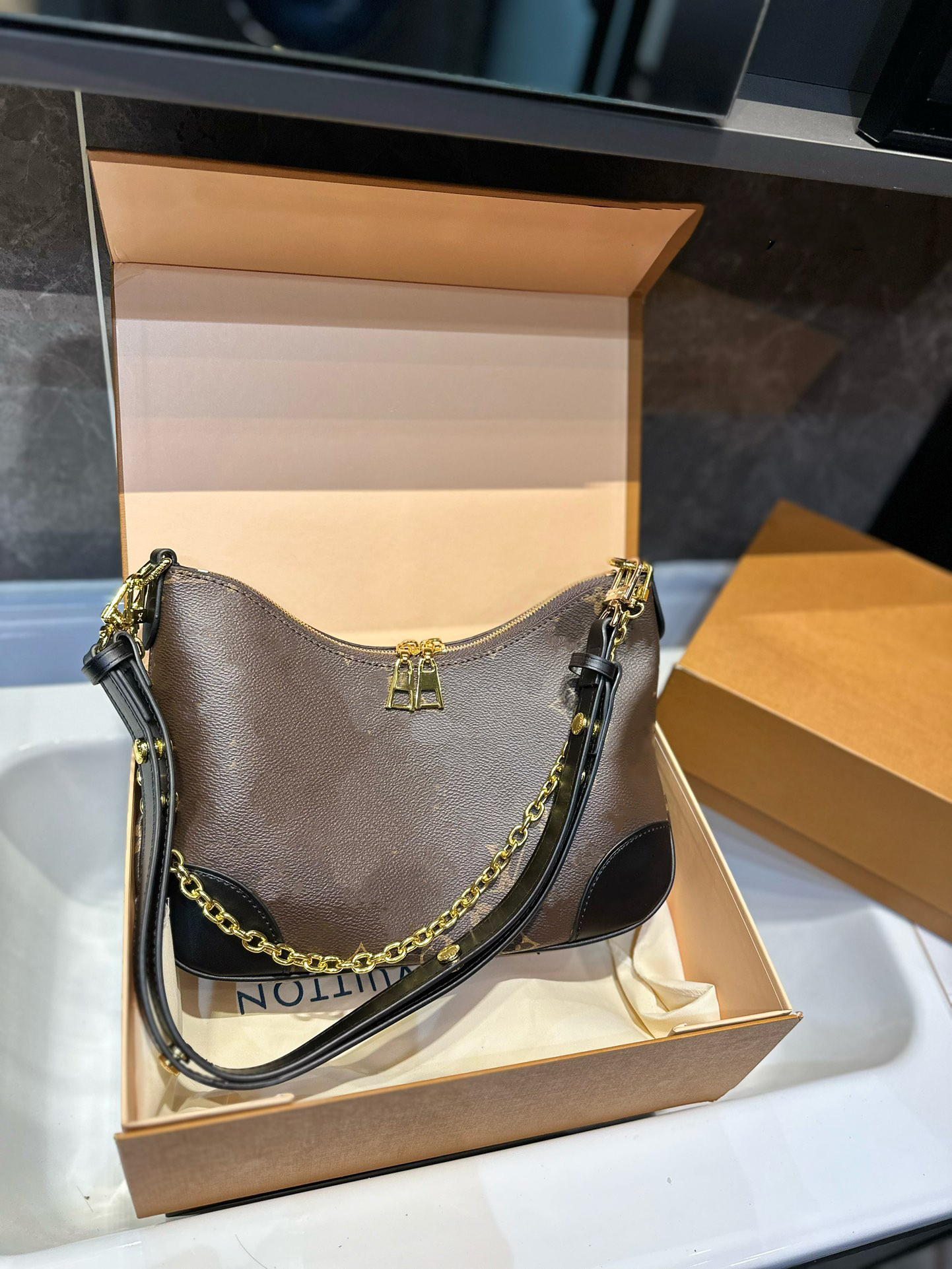 

Luxury designer Loop bag Croissant bags shoulder hobo designer Purse Cosmetic half-moon baguette underarm Handbag crossbody Metal Chain Collection M81098, Black