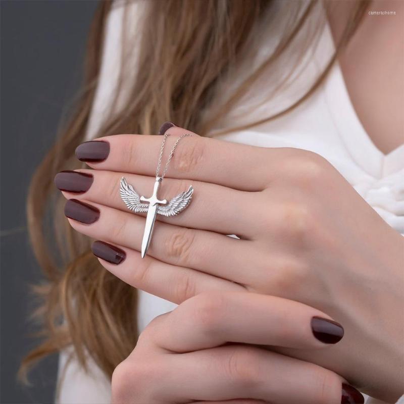 

Pendant Necklaces Huitan Design Angle Wing Necklace Cool Sword Cross Shape Fashion Female Party Daily Wear Exquisite Jewelry