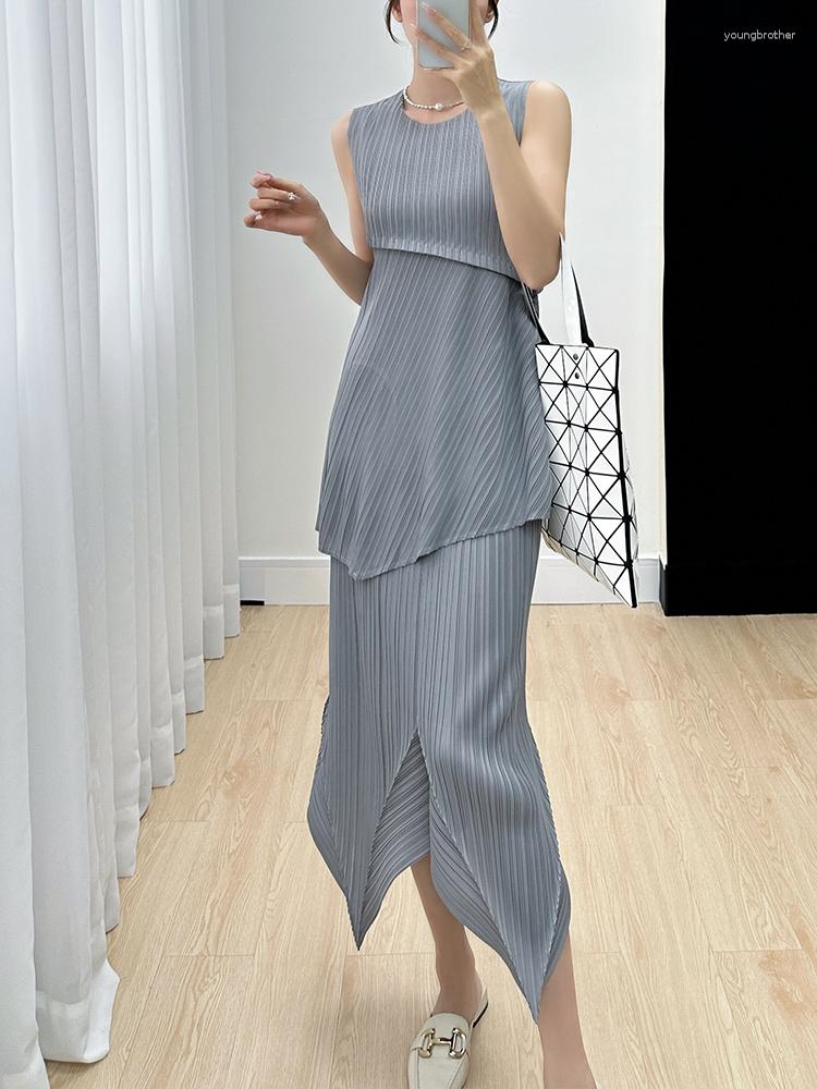 

Work Dresses Miyake Pleated Sleeveless Tops Flower Bud Skirt Summer Elegant Irregular Two Piece Set Designer Causal Suit, Gray