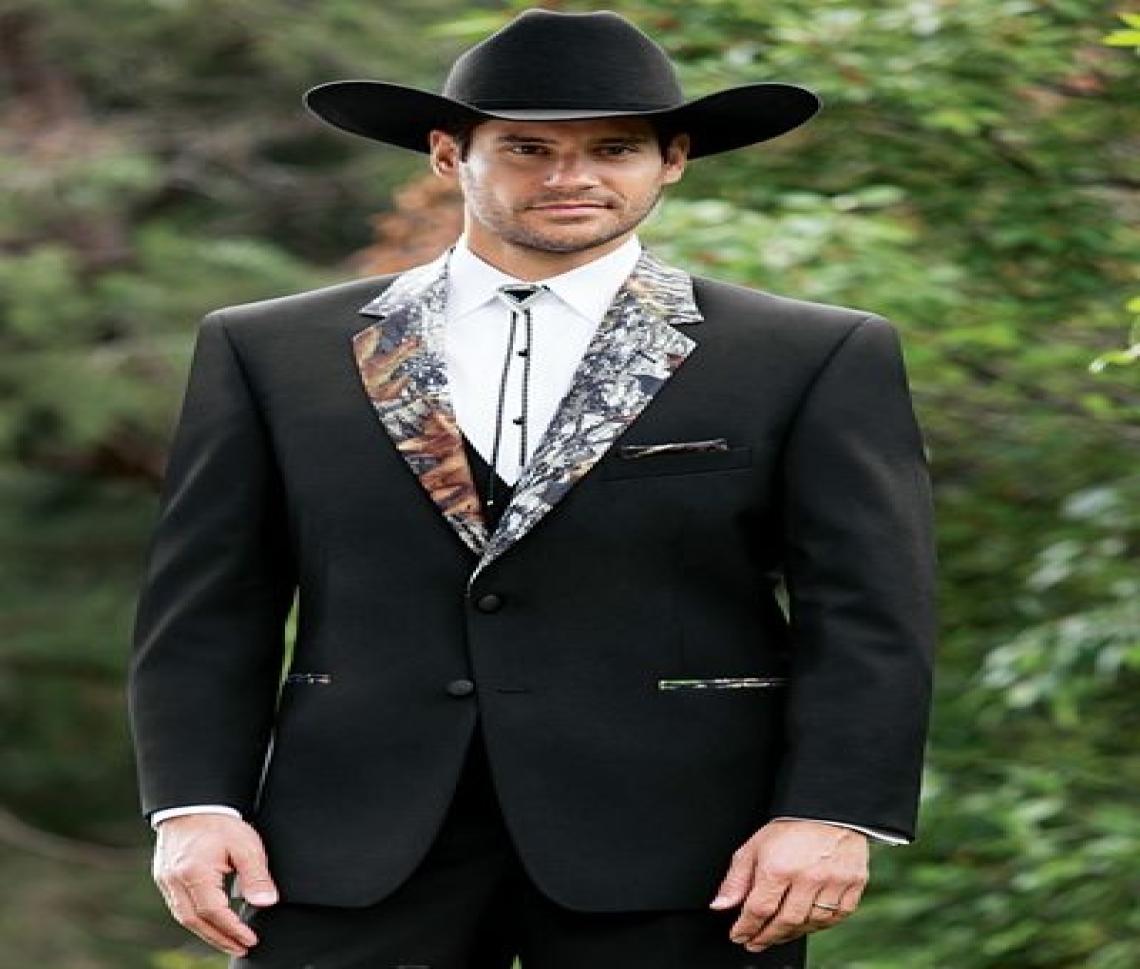 

2017 New Camouflage Tuxedos Unique SingleBreasted Camo Mens Wedding Suits Notched Lapel Groom Wear Prom Suits For MenJacketPant2245306, Royal blue