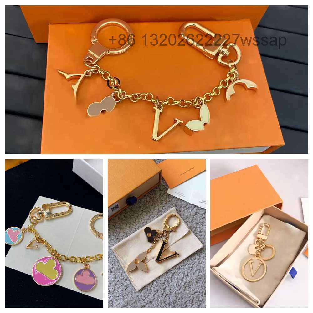

Luxury designers keychains Letters with diamonds keychain top Car Key Chain Women Buckle jewelry Keyring Bags Pendant Exquisite Gift
