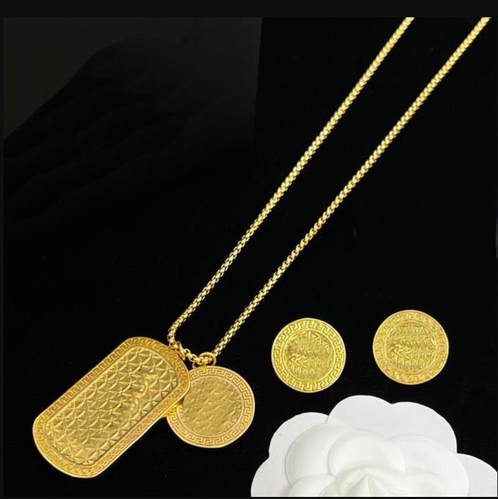 

Luxurious Women Resin drill Necklaces Earring Rings Hairpin Set Banshee Medusa Portrait 18K Gold Plated New Designed Designer Jewelry 30X3, Golden