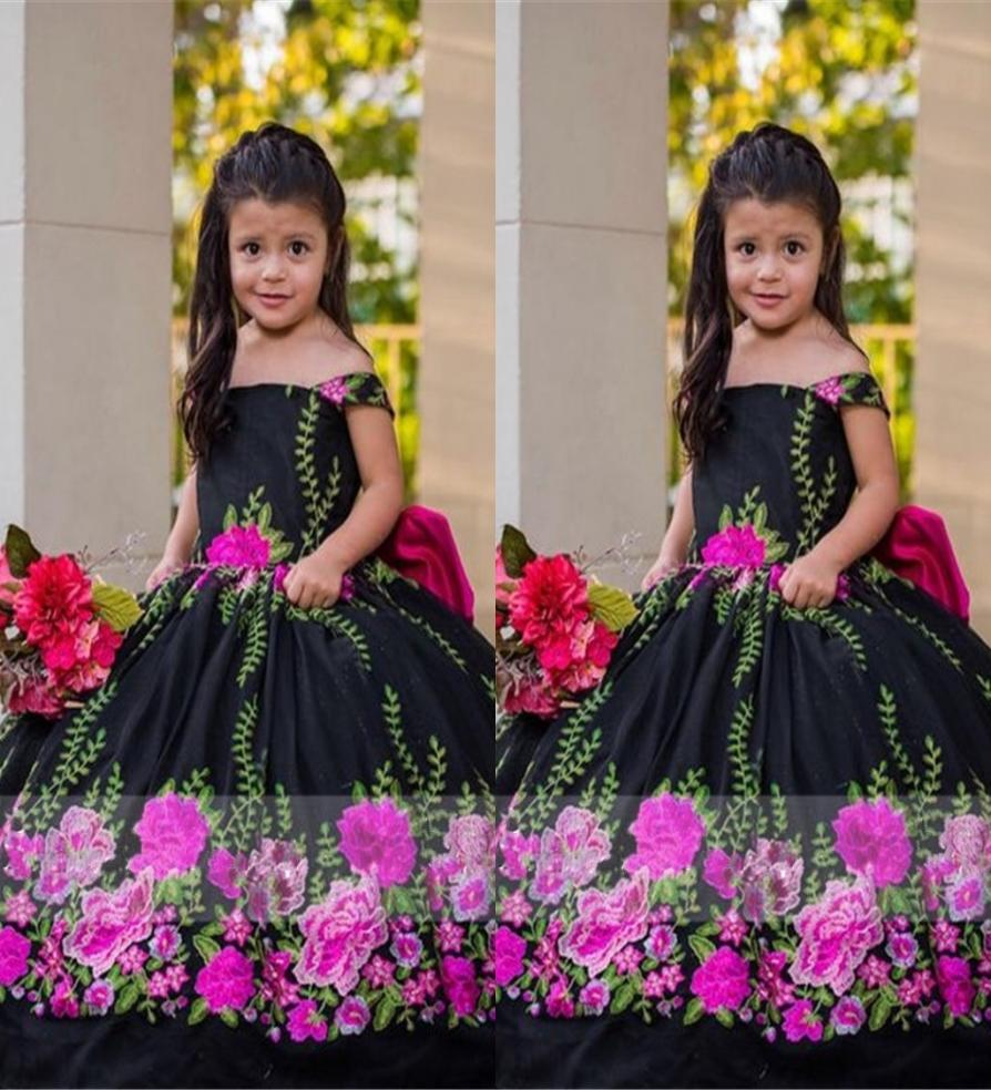 

2022 Vintage Mexican Girls Pageant Dresses Floral Applique Off Shoulder Laceup Satin Flower Girl Dress For Wedding Quinceanera Mi9938576, White