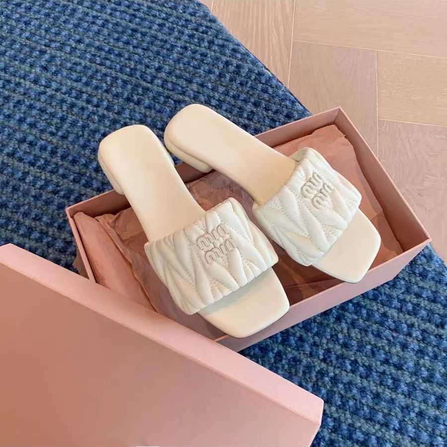 

Sheepskin Mius Designer Beach Shoes Sandals Women Slide Pleated Square Slippers for Women's Summer New Fashion Flat Bottom External Wear Casual OZ84