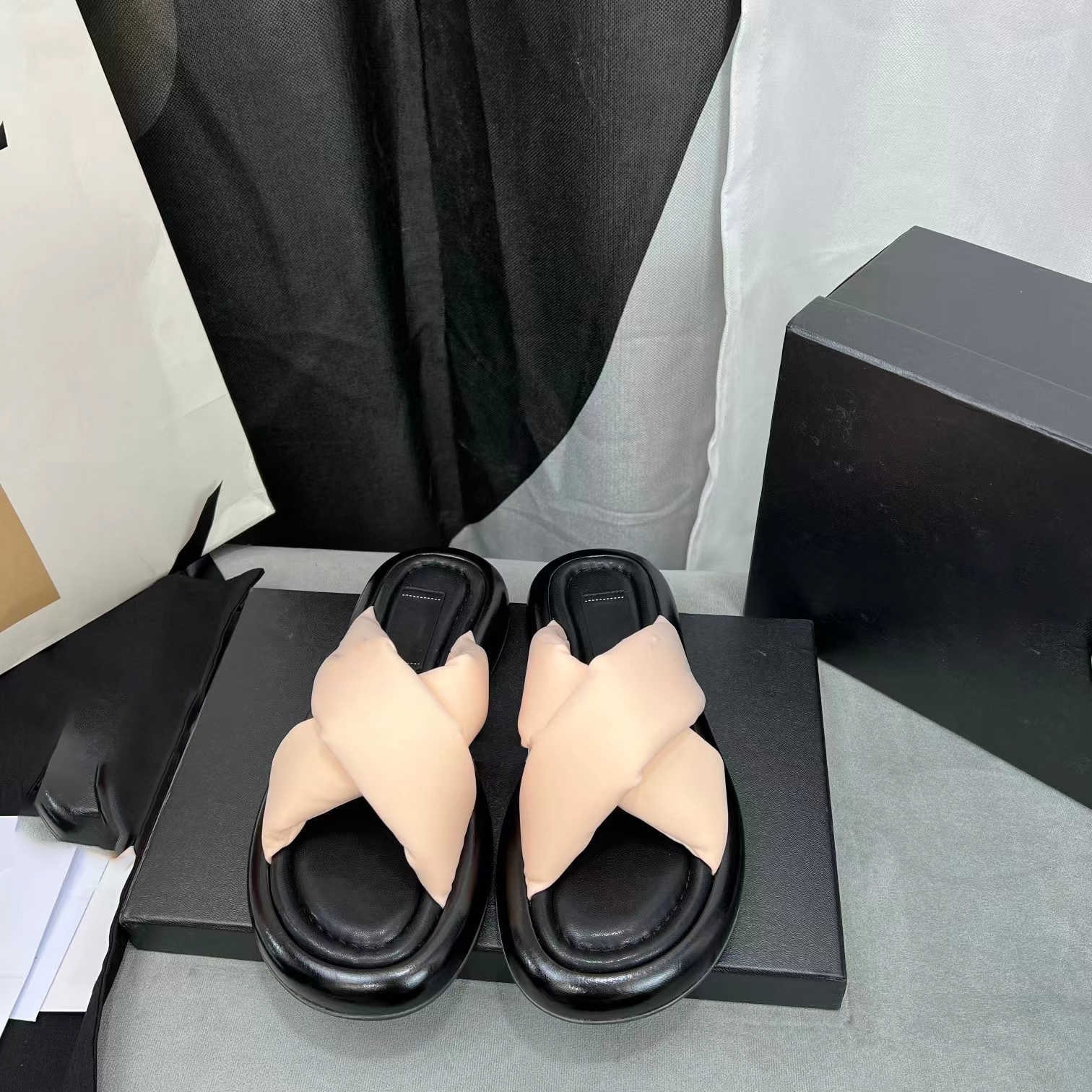 

7A New Fashion Designer Sandals Leather Platform Slippers Women CCity slide Classic Flip-Flops and Bread cross slippers Summer sddgd