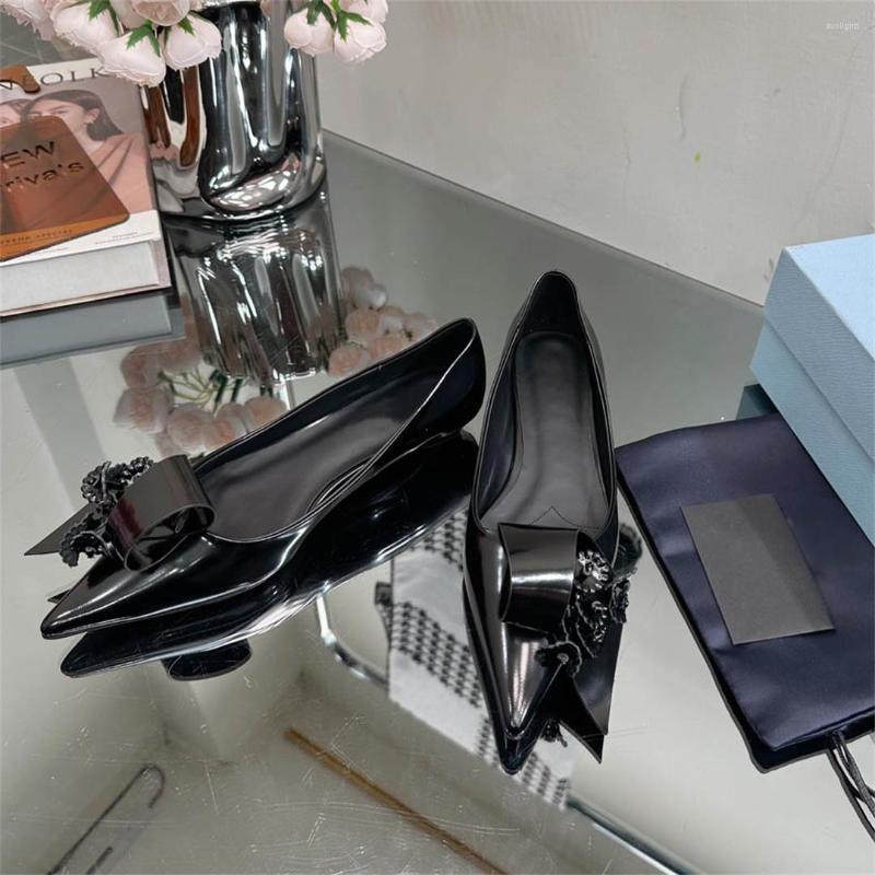 

Dress Shoes 2023 Spring Summer Casual Low Heels Flower Decor Pointed Toe For Women Slip-On Genuine Leather Pumps Size 35-40, Picture shown