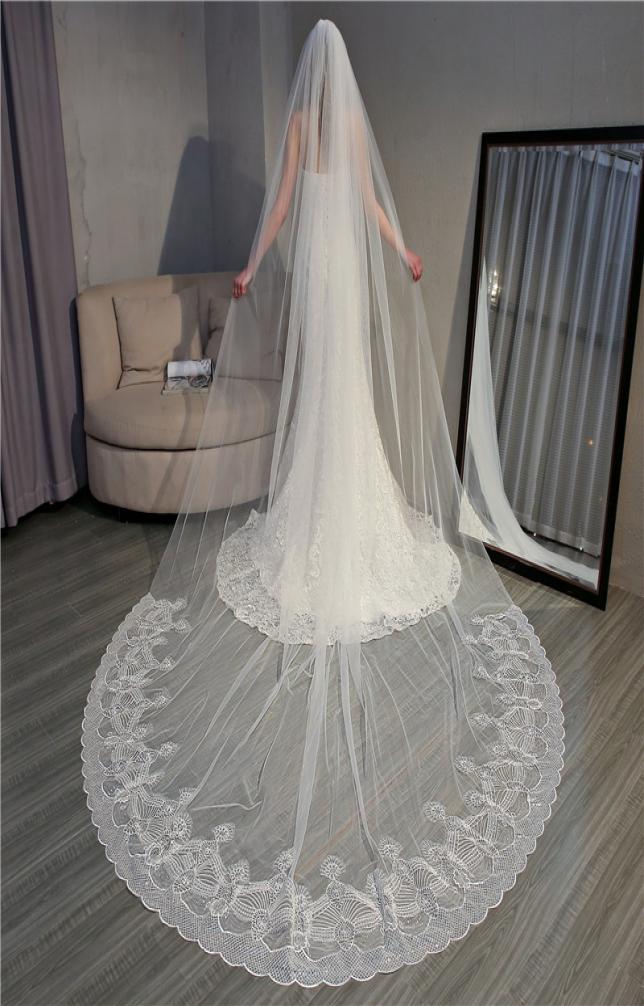 

One Layer 335 Meters Luxury wedding veil Ivory Cathedral bridal veils Customize New Appliques Edge Wedding Party Veil With Comb2398233