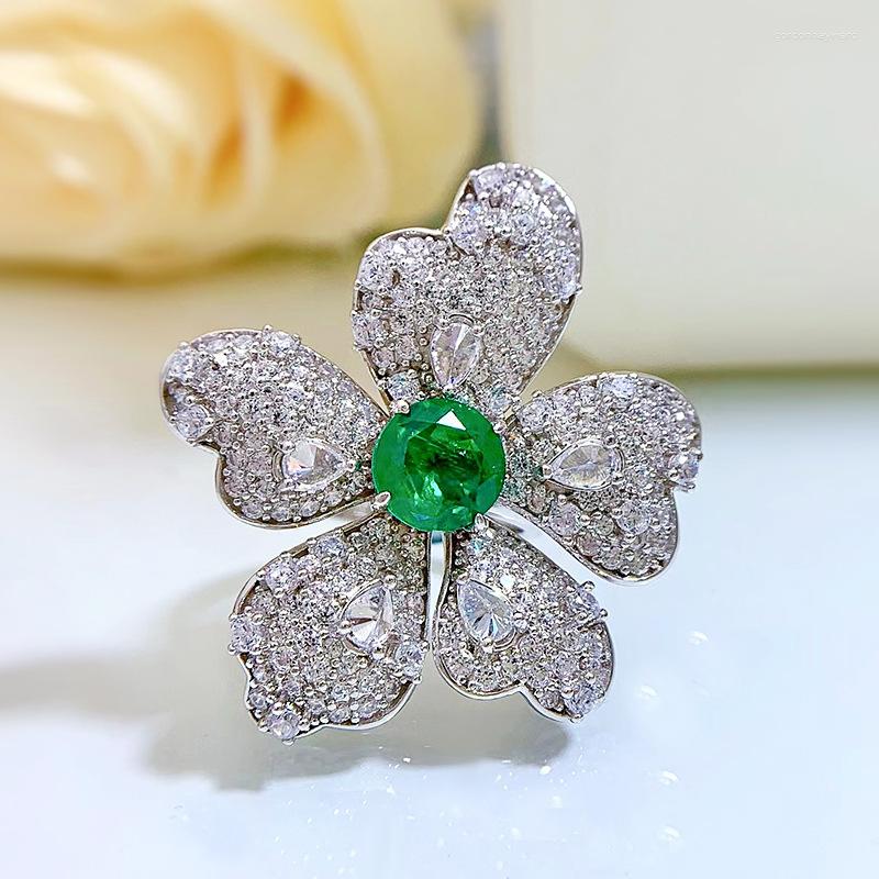 

Cluster Rings The S25 Silver Inlaid 8 Emerald Beautiful Eye-catching Luxury Rich Lady Ring