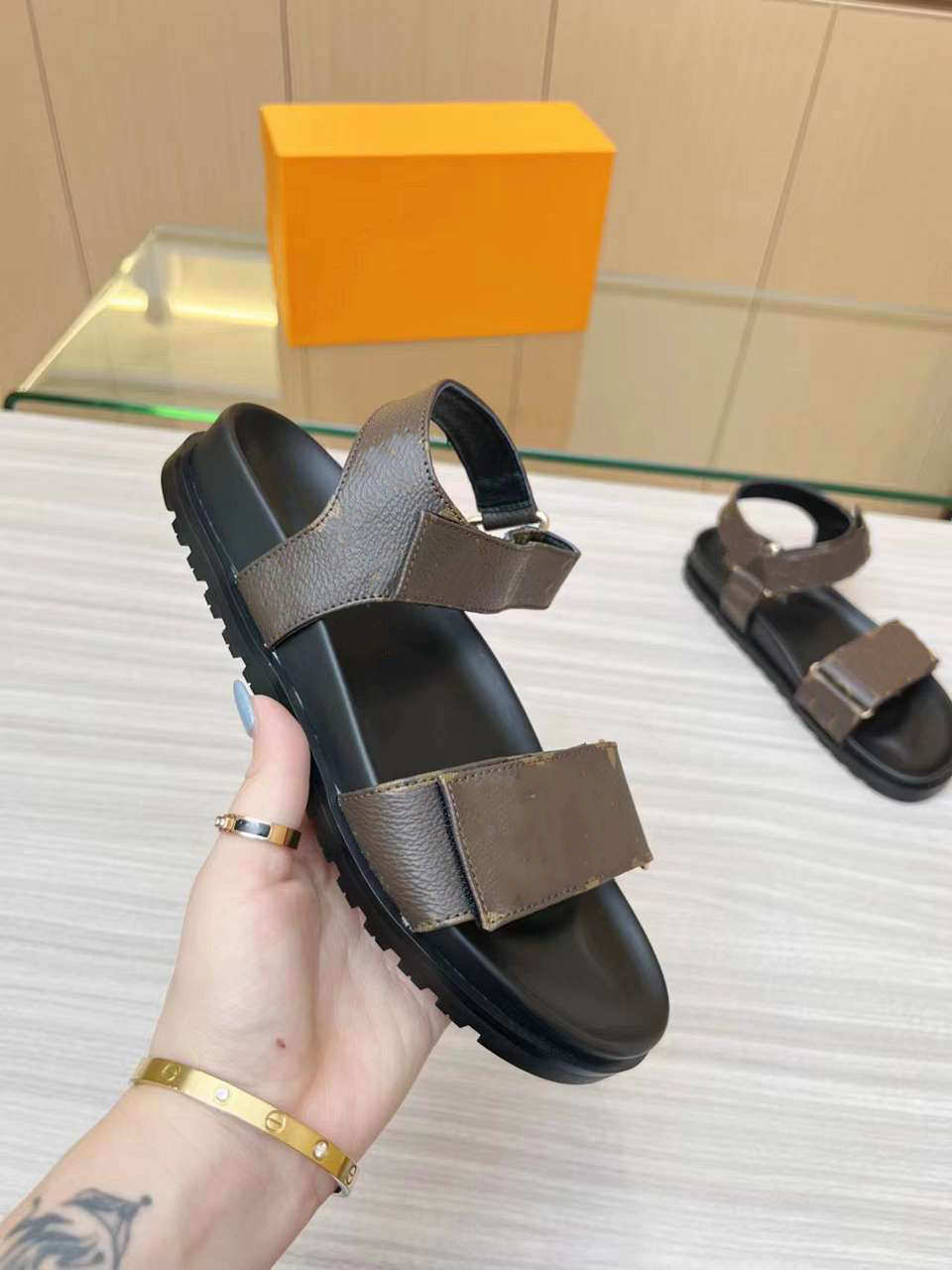 

High Quality Outdoor Beach Shoes luis Fashion Slippers Women designer vuttonity Summer Slides leisure Sandals LX092