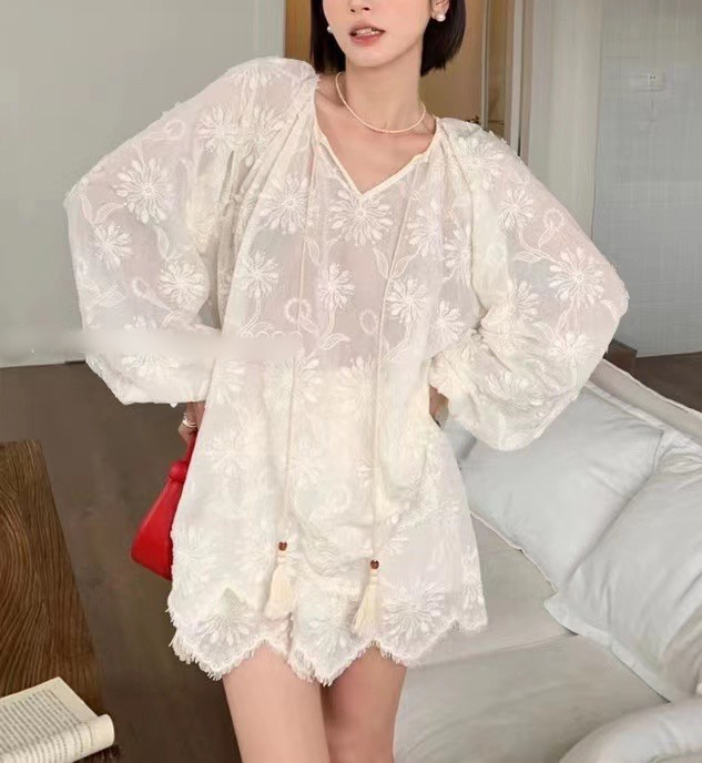 

Women's loose white embroidered shorts set