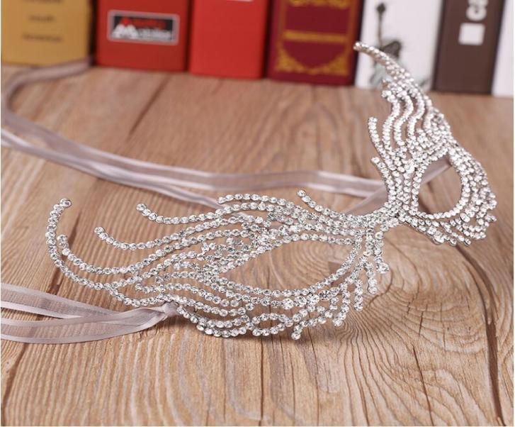

2020 New Halloween Party Half Face Mask Eye Mask Special Party Mask Rhinestone Alloy Crown Whole8781973