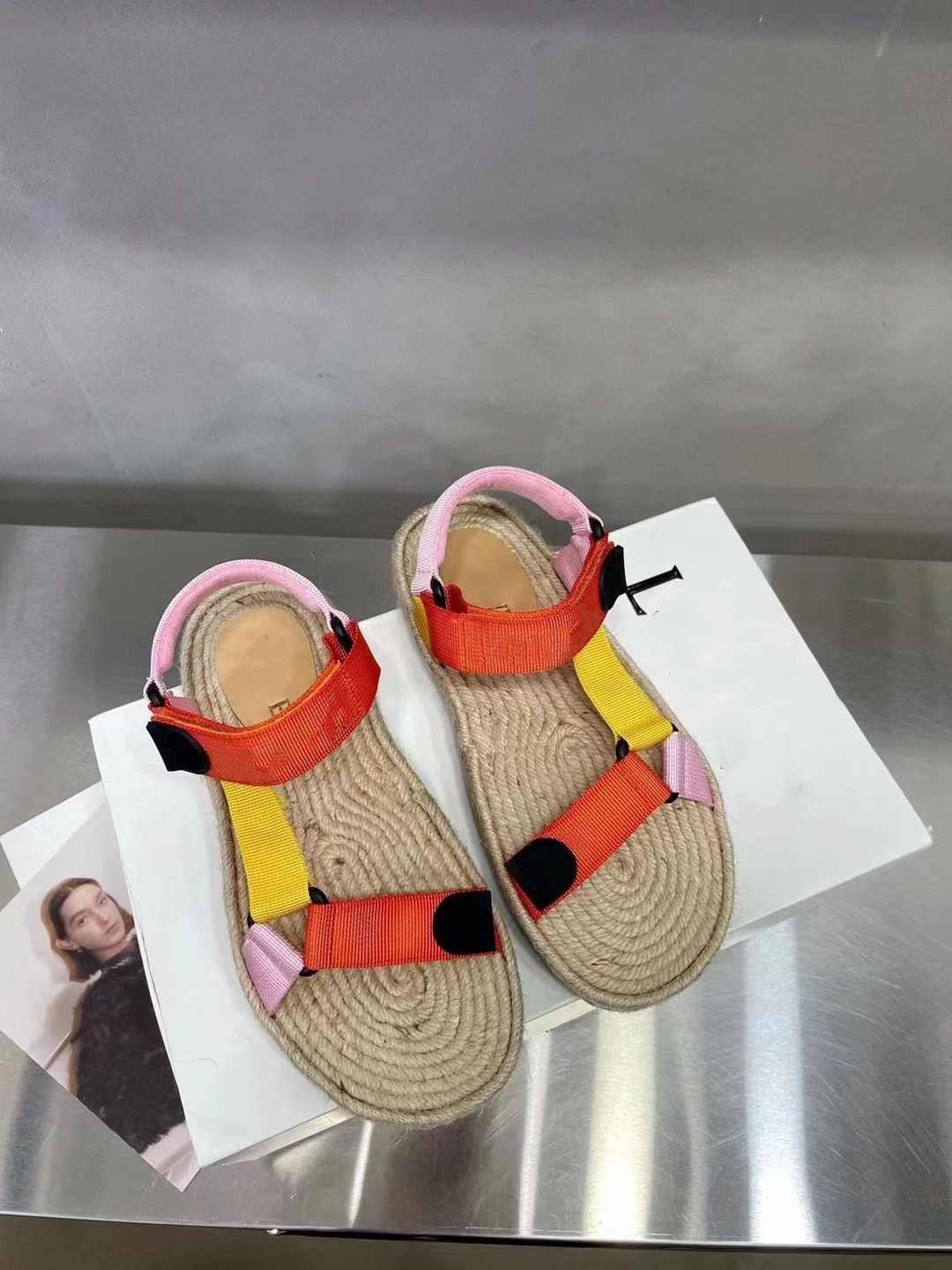 

Luxury women's sandals Colored woven casual grass woven sandals