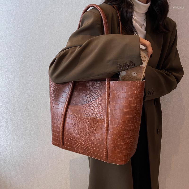 

Evening Bags 2023 Winter Fashion Trend Designer Female Handbags Purses Tote Large PU Leather Shoulder Bag For Women, Beige