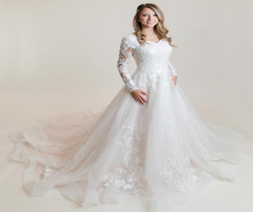 

High Quality Lace Tulle Modest Wedding Dresses With Long Sleeves Sweetheart Neckline Buttons Back Country Western Bridal Gowns Mod3789593, White