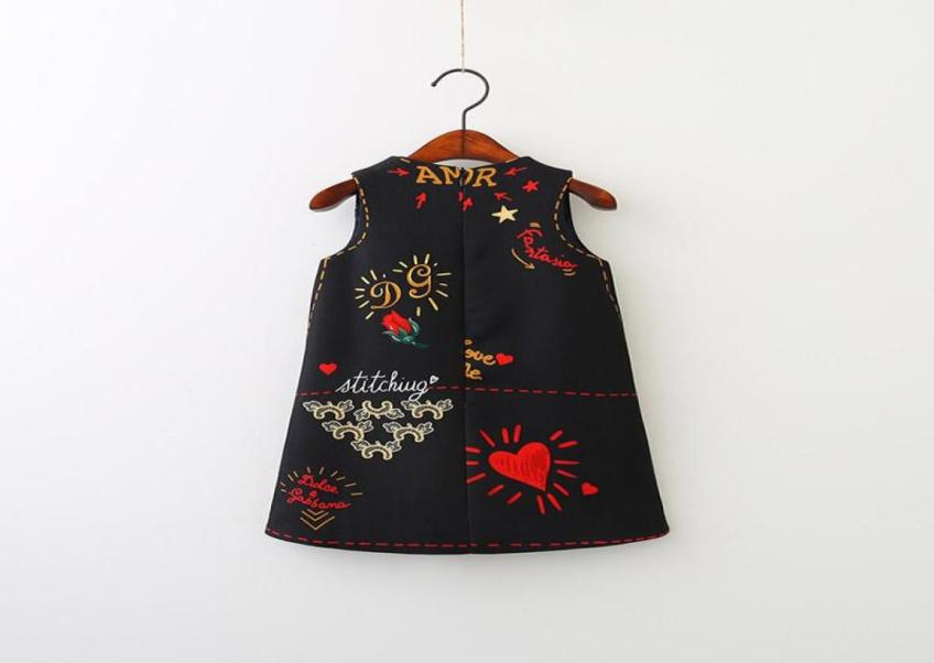 

Retail 2019 Spring Summer New Girl Dress Love Heart Letters Fashion Sundress Sleeveless Black White Children Clothing5069765