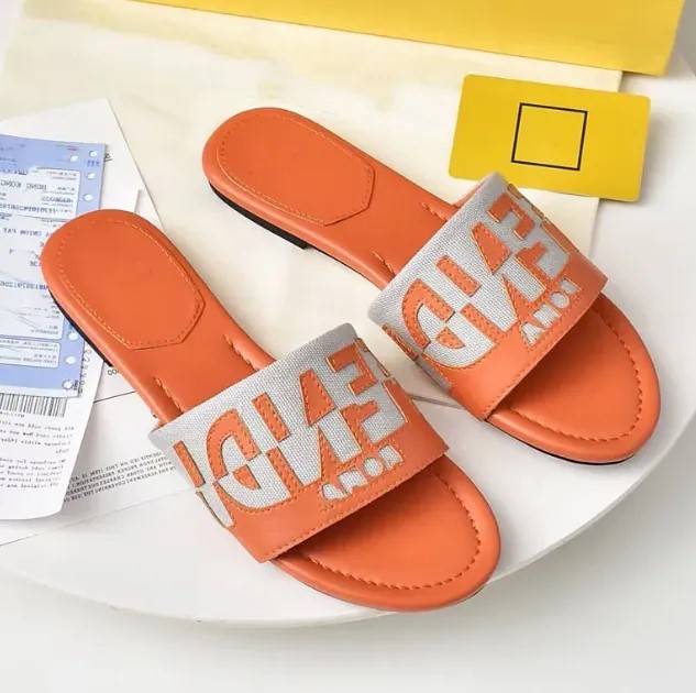 

2023 sandals Fashion designer retro flat shoes Contrast color casual comfortable outdoor mule slippers