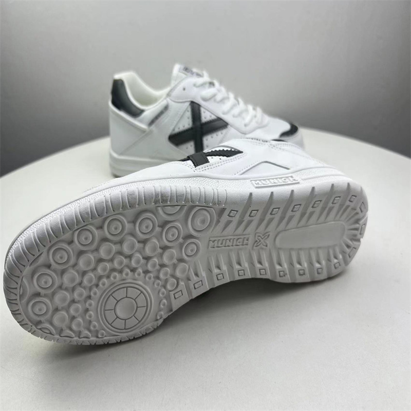 

Safety Shoes Professional indoor futsal football shoes 230628, Yellow