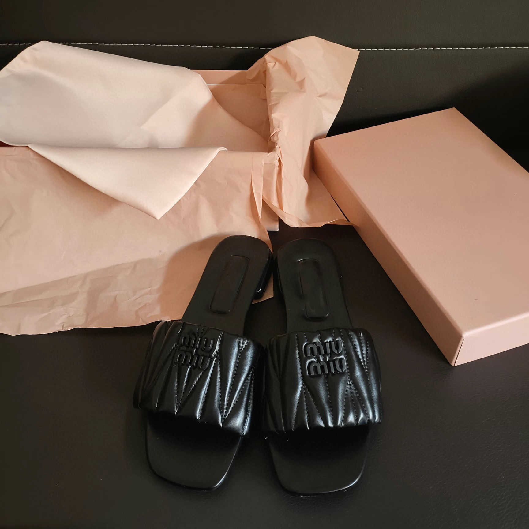 

Sandals Mius Beach Shoes Women Slide 2023 Designer New Slippers for Women's Summer Outwear Leisure Vacation Square Flat Bottom 11IN