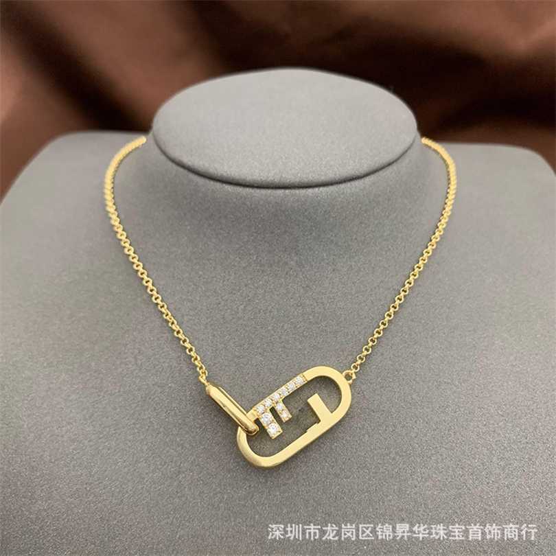 

2023 Family F Letter Advanced Sense Fashion New Fenjia Necklace Jewelry Earrings, White