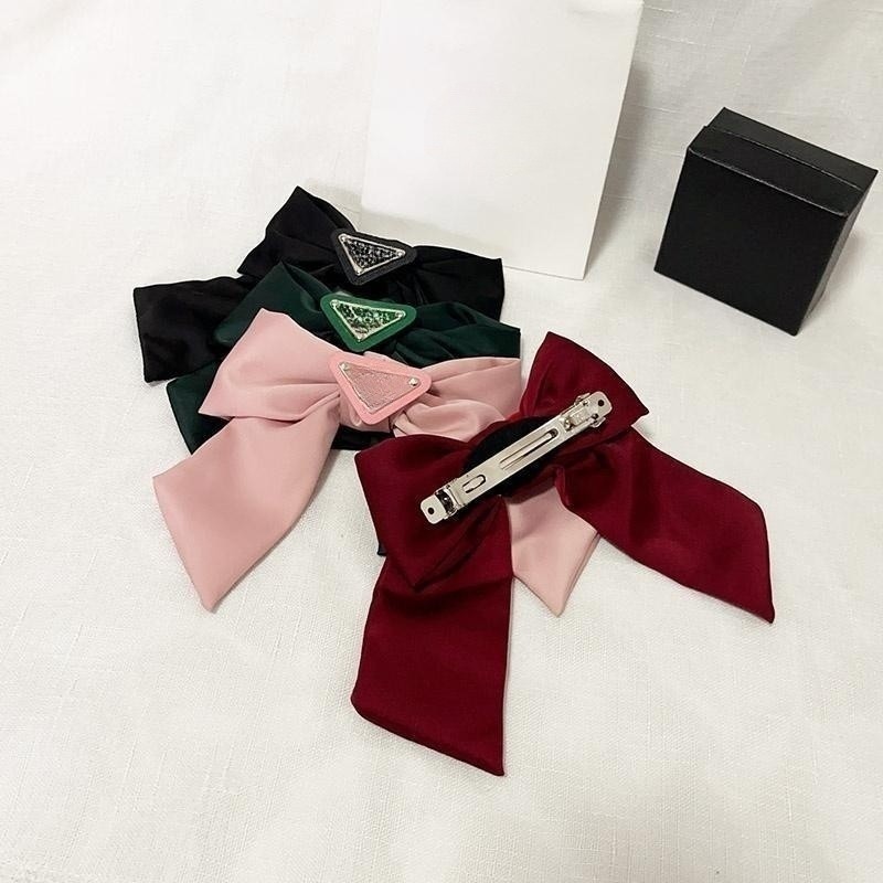 

Luxury Brand Designer Hair Clip Clasp High Horsetail Fixed Hair Clasp Inverted Triangle Mark P Letters Spring Clamp Top Clamp Hair Ornament Bow Hair Clip Headwear DHL