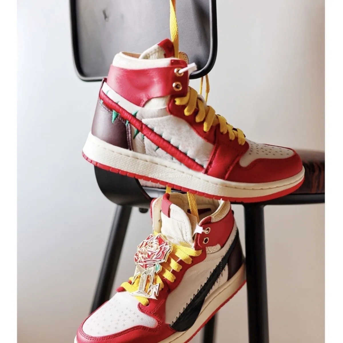 

Jumpman High 1 Low 1s Mens Basketball Shoes Across The Spider-verse OG Lucky Green Skyline SE Space Jam Ice University Blue Black Phantom Reverse Mocha Womens Sneakers, 18 hyper royal