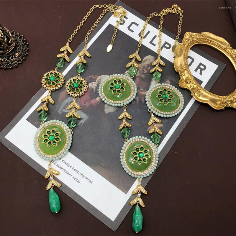 

Chains Green Leaf Zircon Necklace Retro Versatile Jewelry Women Banquet Dress Accessories