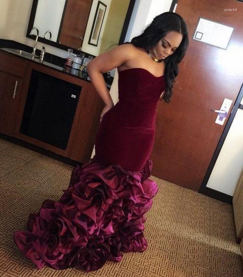 

Party Dresses Rode De Soriee 2023 Burgundy Long Mermaid Prom Dress Tiered Strapless Velvet Plus Size Formal Gowns For Evening Wear, Gray