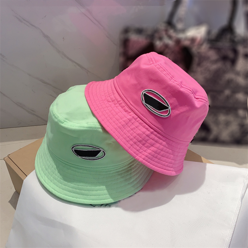 

Bucket Hat Classic Luxury Brand Logo Geometric Patch Fashion Men Lovers Hats White Raspberry Girls Sun Shading Sunscreen Versatile Cap