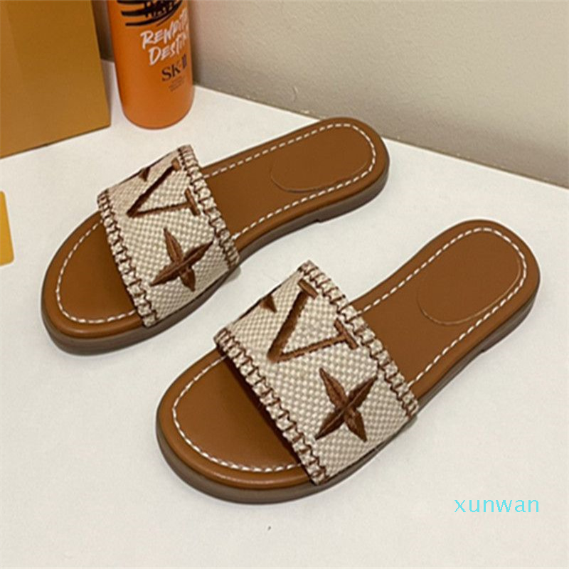 

Luxury brand women's designer slippers slide 2V embroidered fabric low heel flat bottomed brand shoes slip resistant outdoor casual fashion designer shoes sandals, Logo l o u i s v u i t t o n high qualit