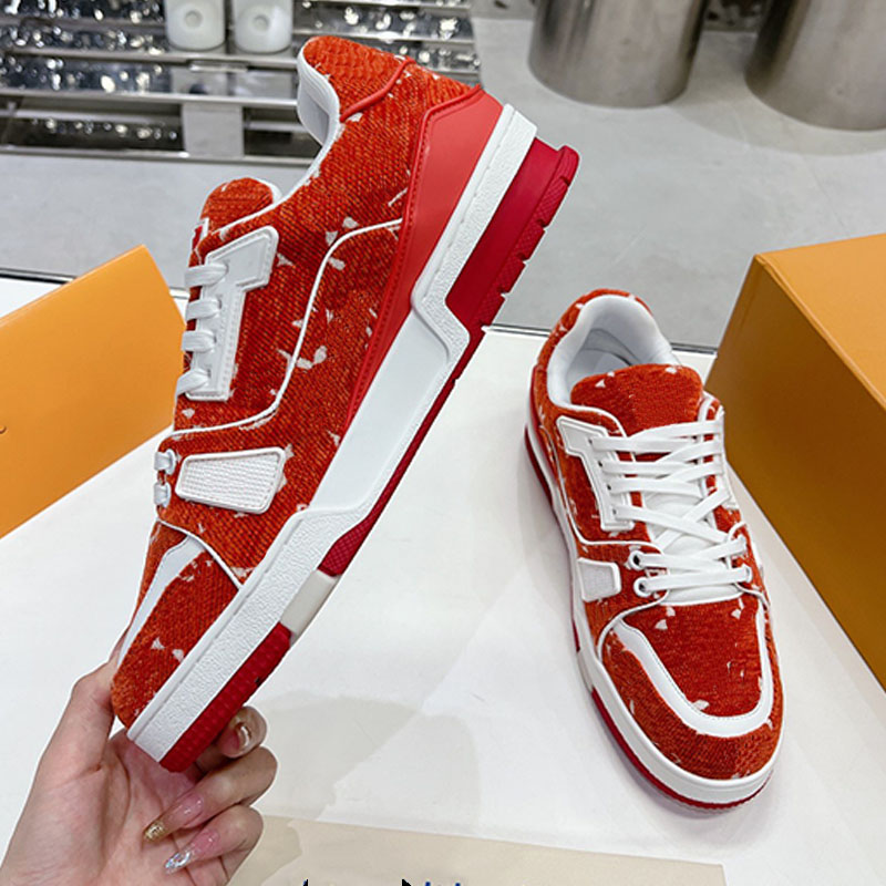 

Famous Designer Sneakers Women Men Logo Embossed Low Top Sports shoes calfskin textile Basketball inspired TPU sole top quality sneakers Femmes Chaussures de sport