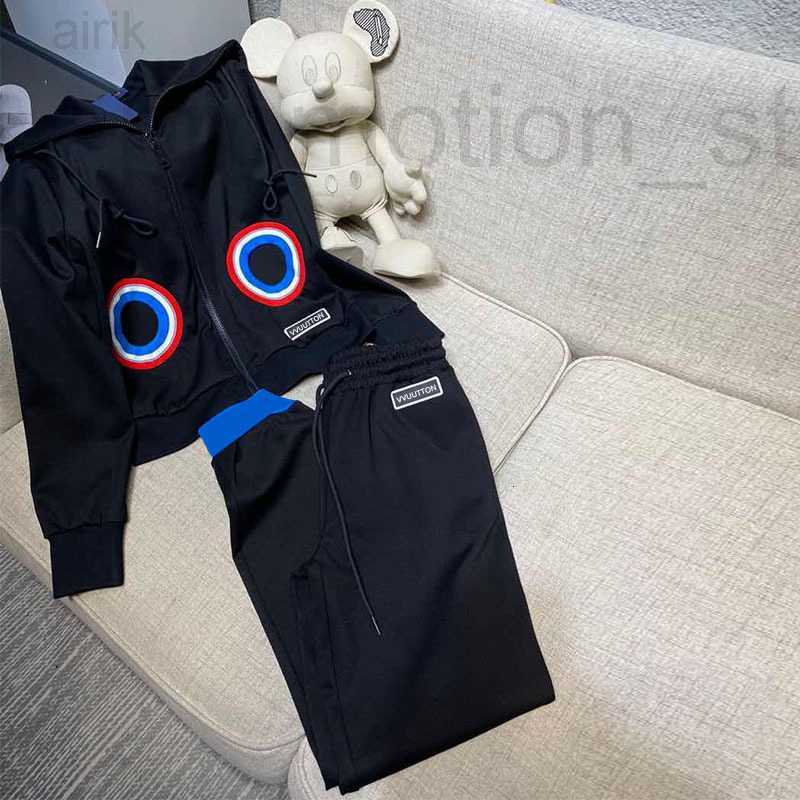 

Women' Tracksuits Designer Suit Cardigan Hoodie Classical Spring 22SSCardigan Simple Casual Pant Fashion Black White Tracksuit Clothing Size -L PJC5