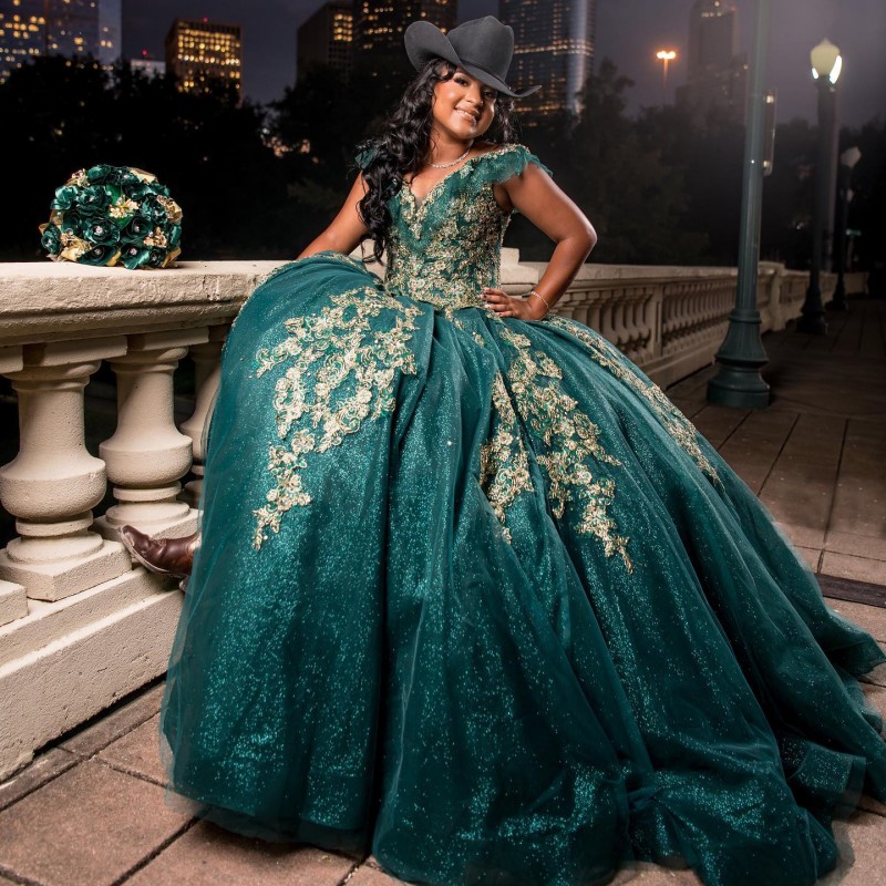 

Blackish Green Shiny Princess V-Neck Off The Shoulder Ball Gown Quinceanera Dresses Beaded Applique Lace Celebrity Party Dresses, Burgundy