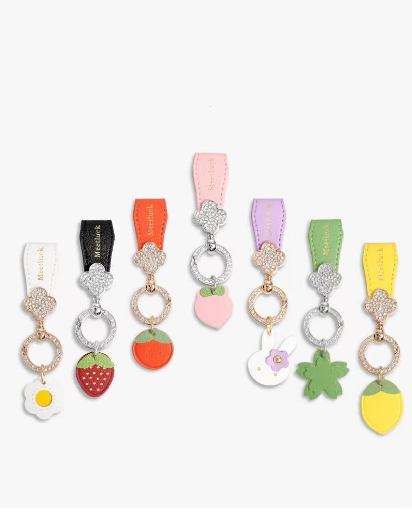 

Accessory Designer Keychain Cartoon cute design Love Accessories Car Keychain bag charm Love Pendant jewelry Beautiful gift keychain fashion
