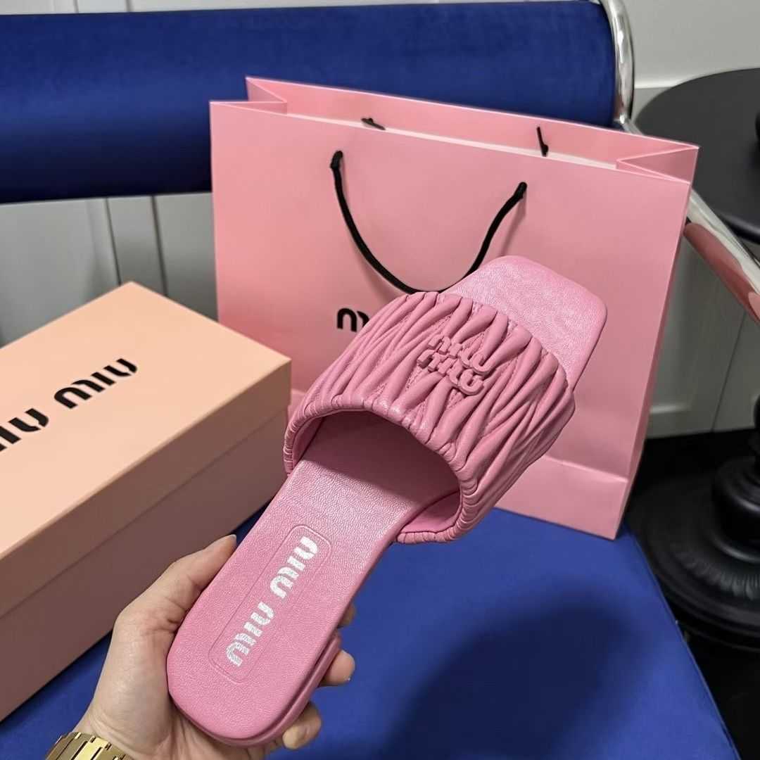 

Women Sandals Mius Slide Designer Beach New Shoes Line Pleated Slippers Summer Wear Square Thick Heels Casual 8VF8