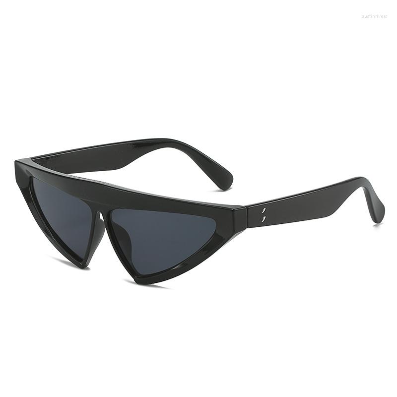 

Sunglasses 2023 Fashion Brand Vintage Triangle Cat Eye Women Designer Jelly Pink Shades Men Rivets Sun Glasses