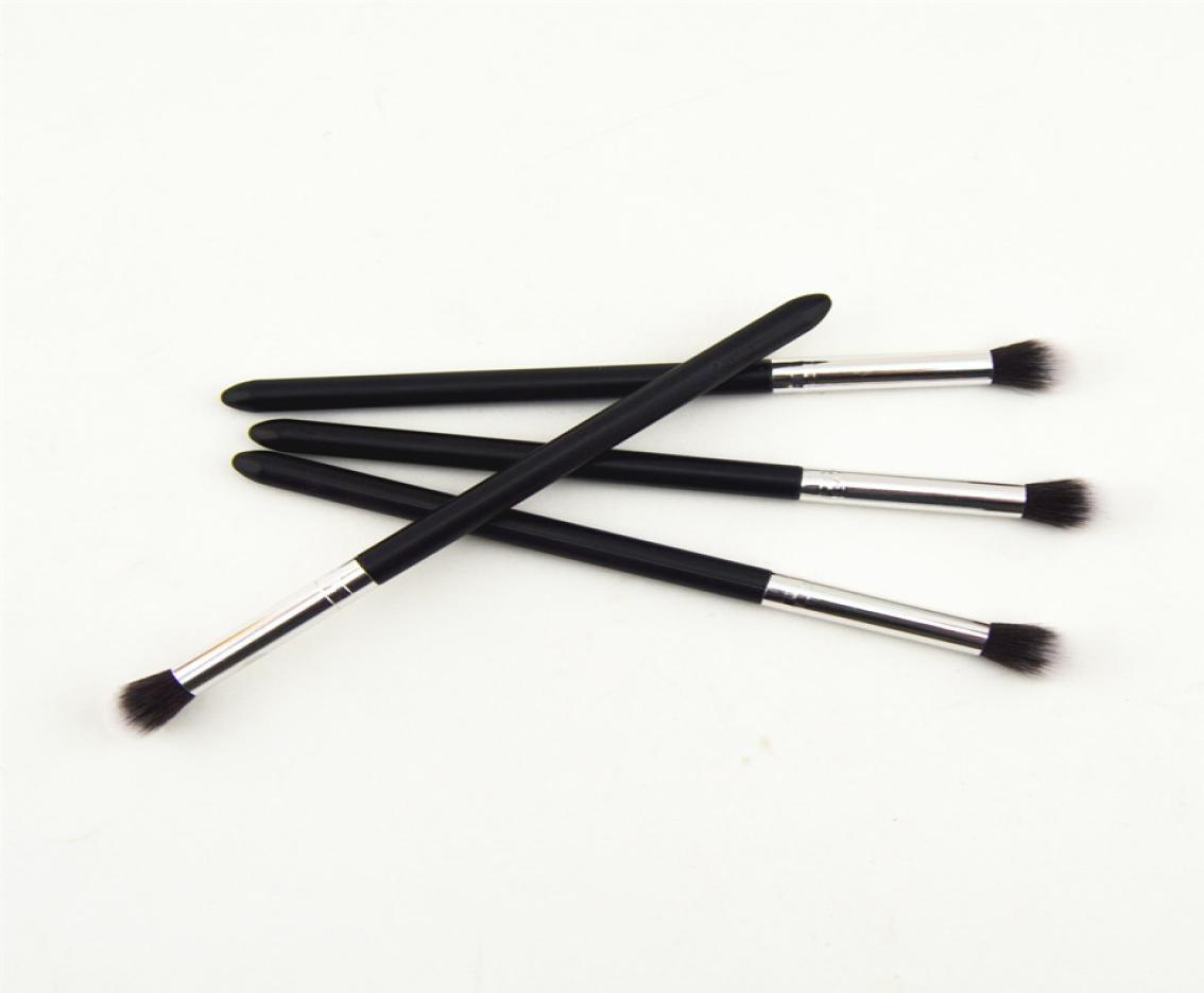 

2020 new single 2 in 1 nose shadow blending brush for makeup new beginners makeup brush highlight brush8547753