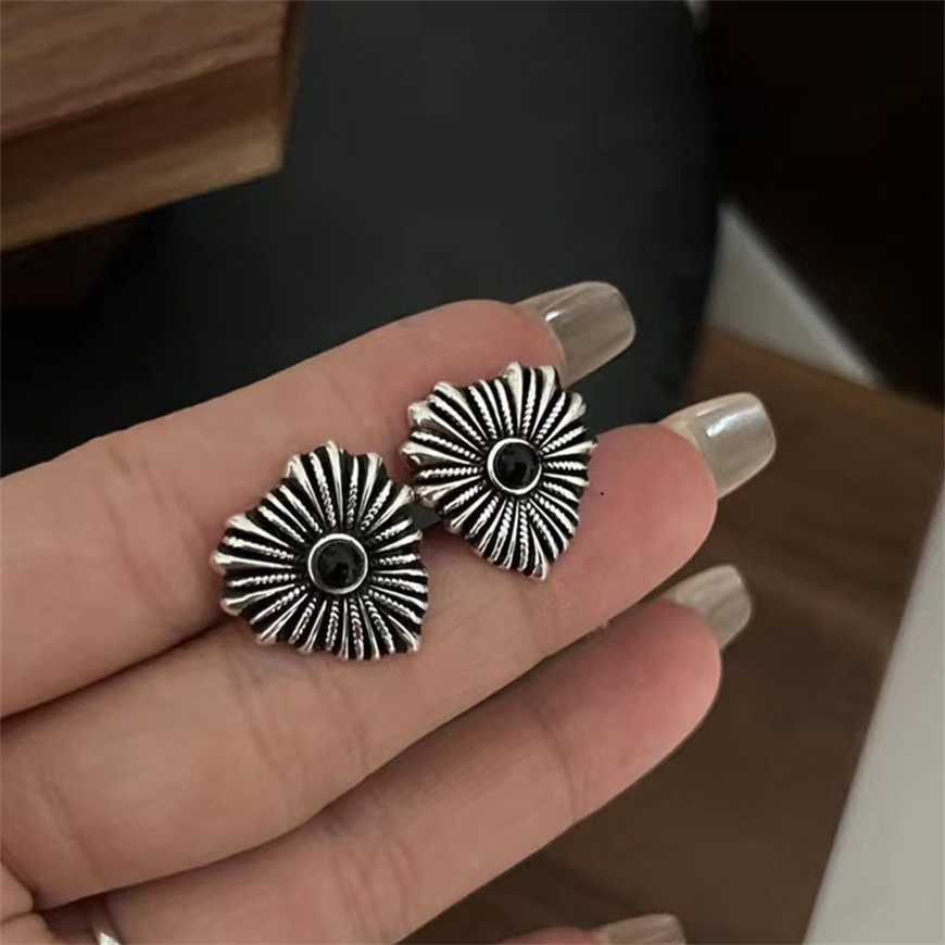 

2023 Gujia Pure Silver Light Luxury Small Crowd Heart shaped Style Hip Hop Street G Family Personalized Love Earrings Trend