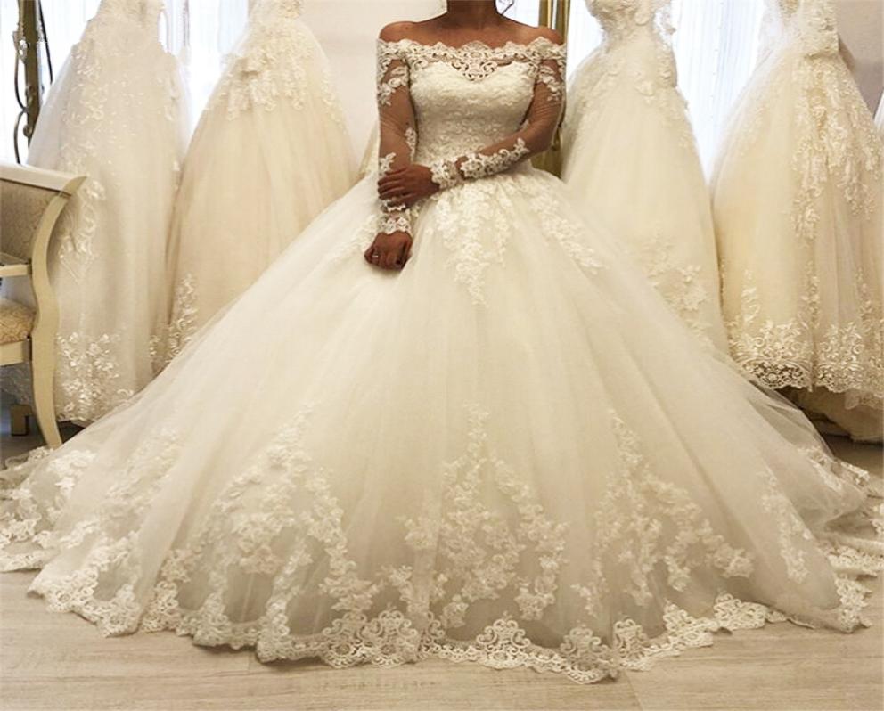 

Boat Neck Ball Gown Wedding Dresses Vintage Long Sleeves Lace Up Back Tulle Lace Applique Wedding Gowns Court Train Vestido De Noi2253256, Champagne