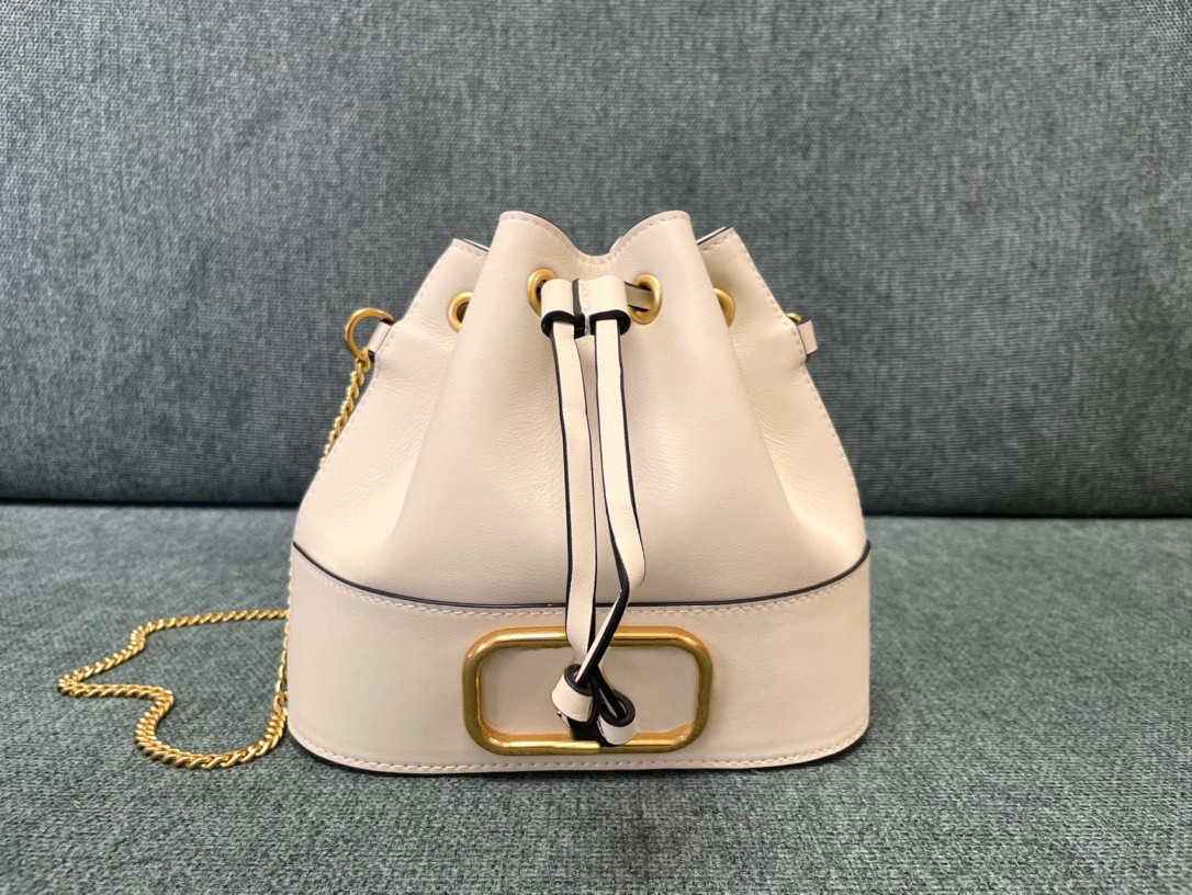 

2023 New women's bucket bag high-end quality crossbody bag sheepskin shoulder bag drawstring open and close chain shoulder strap capacity can put daily necessities