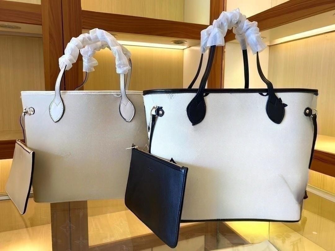 

The new Lafia cotton handbag shopping bag comes from the new pool capsule series Size: 31 x 28 x 14 cm, Customize