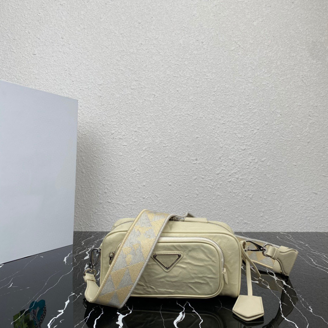 

2023 New women's crossbody bag High-end quality shoulder bag made of soft sheep leather inside and outside shoulder straps removable pleated leather is very practical