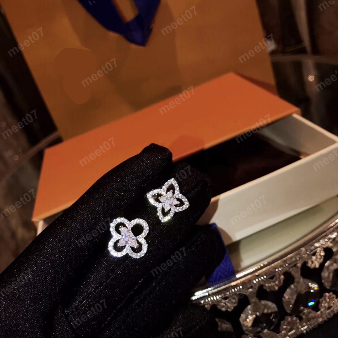 

Cute Asymmetrical leaves crystal stud earring for Girls Sweet Sparkling CZs 925 sterling silver elegance designer fashion earring stud