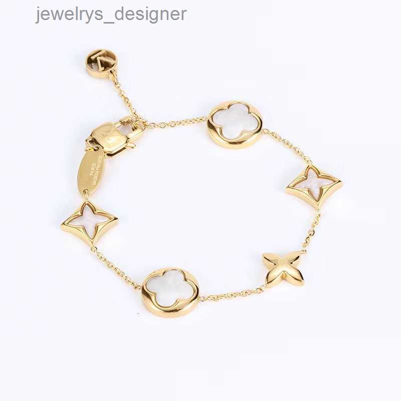 Designer Bijoux Fleur Serrure Bracelets Bracelet Lettre V Titane Acier Pour Femmes Hommes Bijoux De Luxe Cadeaux Femme Fille Or Argent Rose Or En