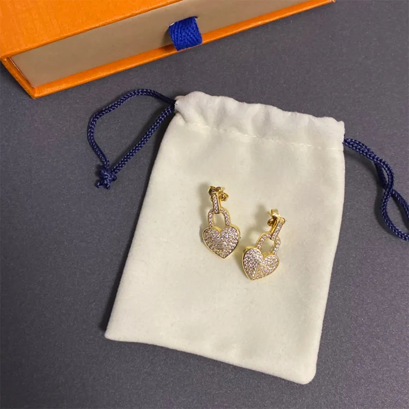 Boucles d'oreilles pour femmes Charm Bracelets et colliers de mode Ensembles de boucles d'oreilles en acier inoxydable élégant pour femme classiq