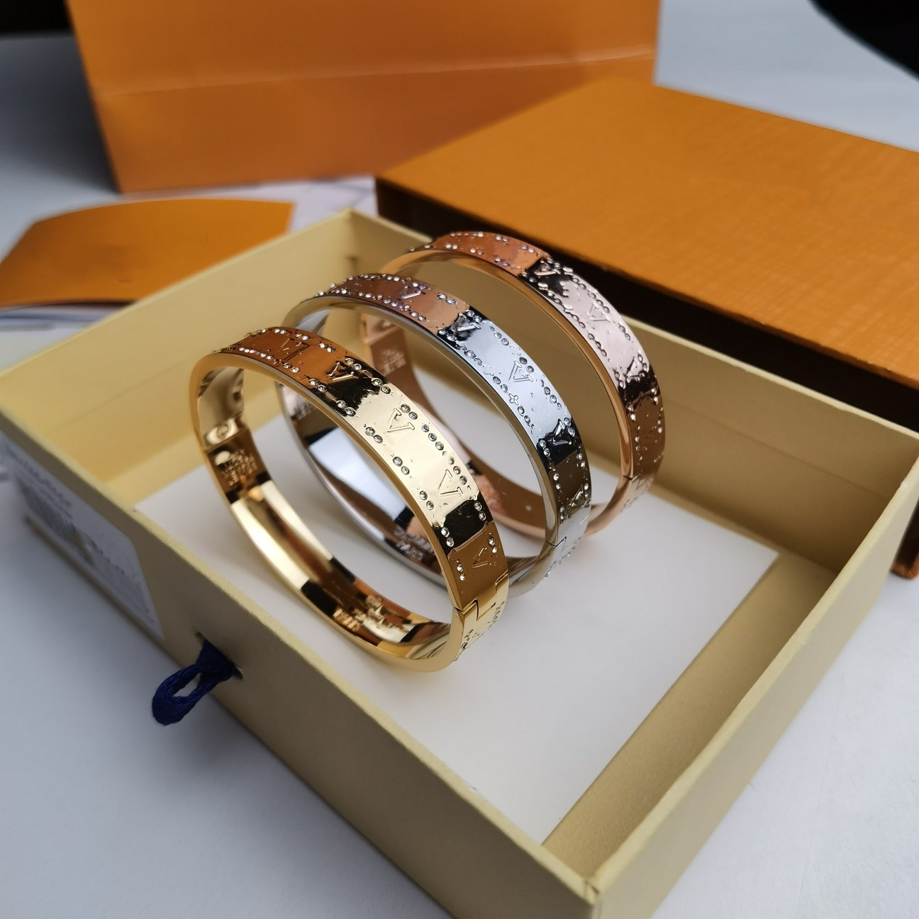 Fahiosn Gold Bangle Bracelets For Women Luxury Design Titanium Steel Bracelet Constant Colour Supply-image-569690302