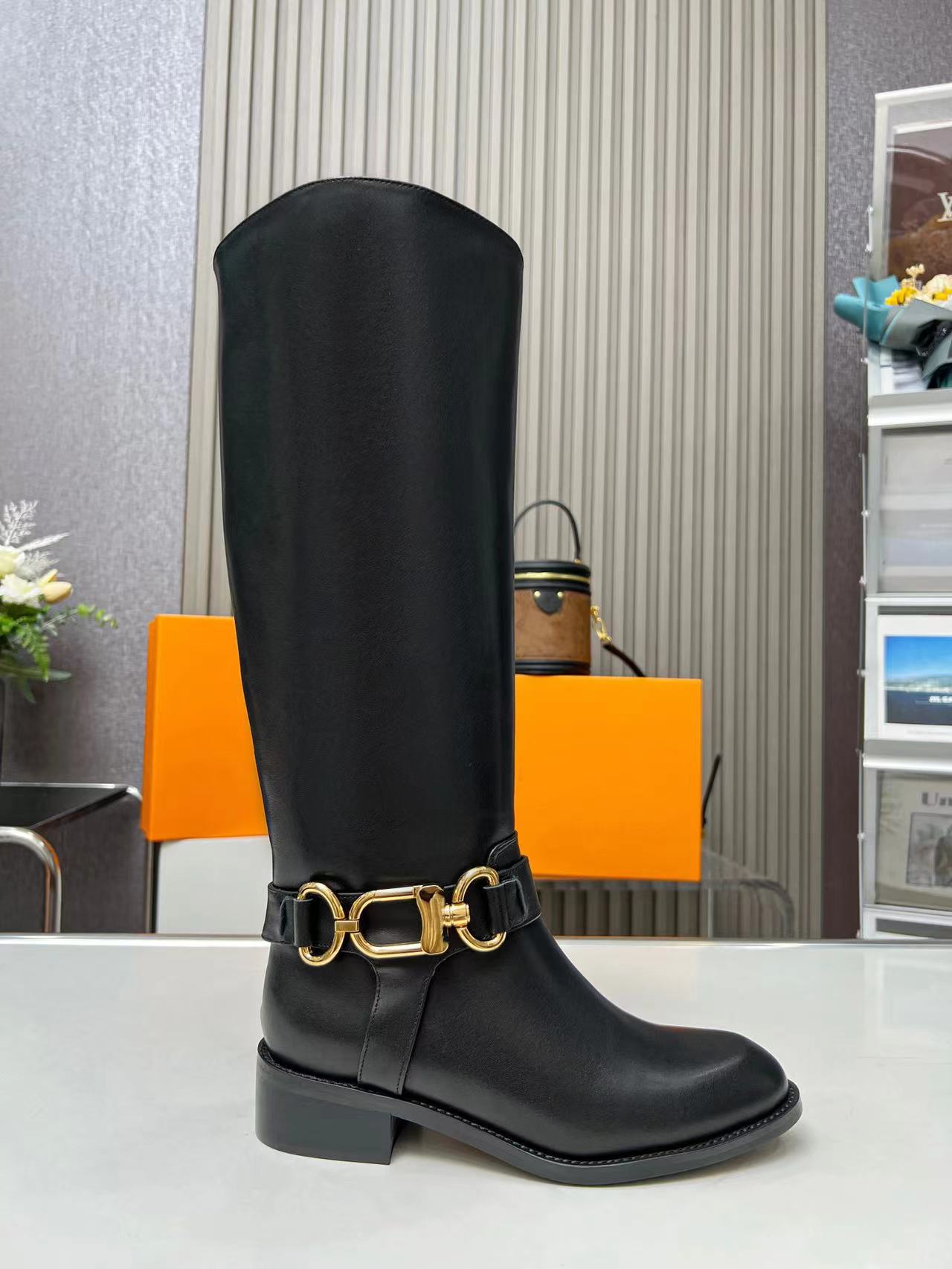 Bottes de créateurs pour femmes pointues sur les bottes au genou Bottes pour femmes de marque de haute qualité Automne et hiver Voyage vacances m