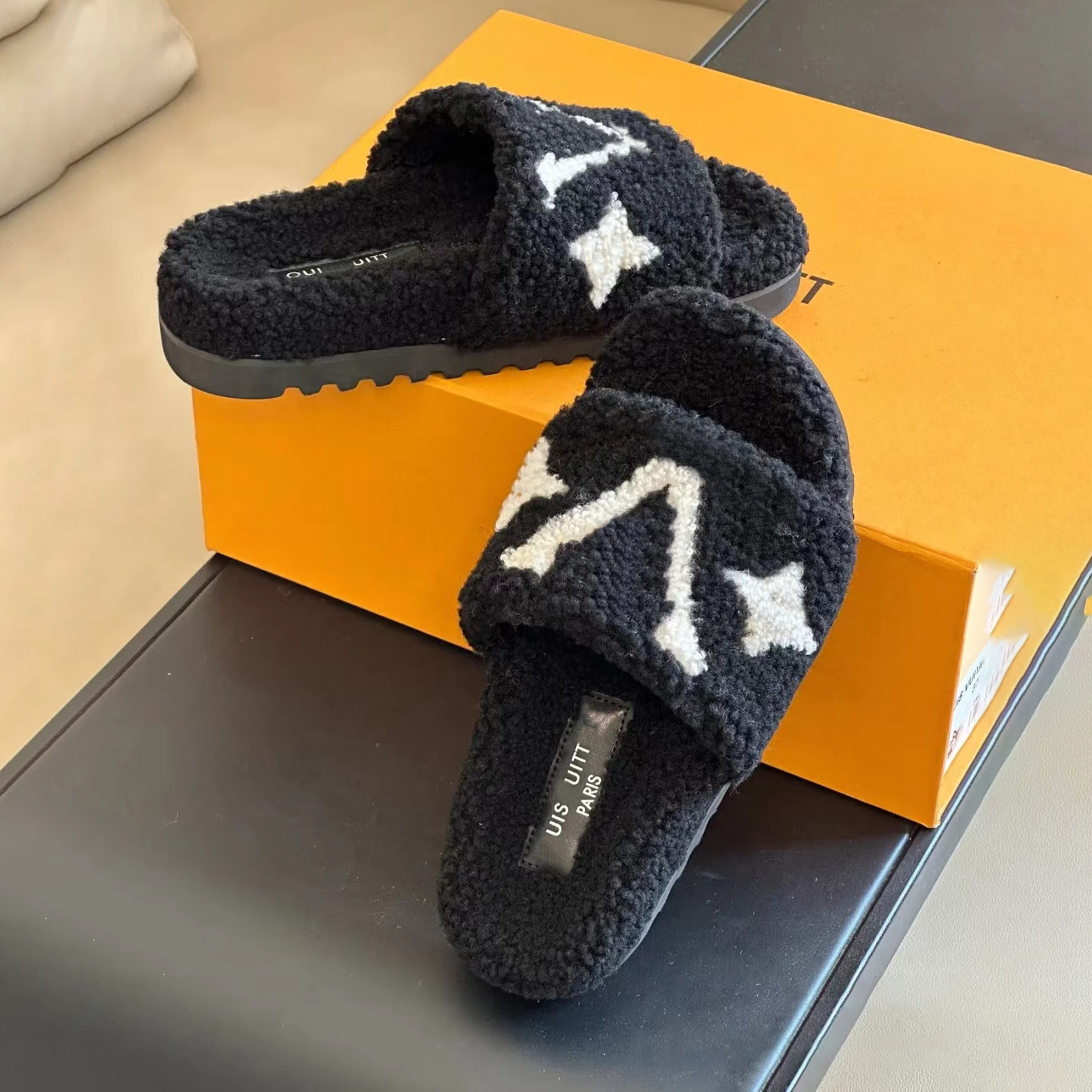 luxury designer slide Sandals Slipper Fashion Embroidered 1vs Flat Women Fleece Shoes Warm and Comfortable Drag Women's Slippers Autumn Wint