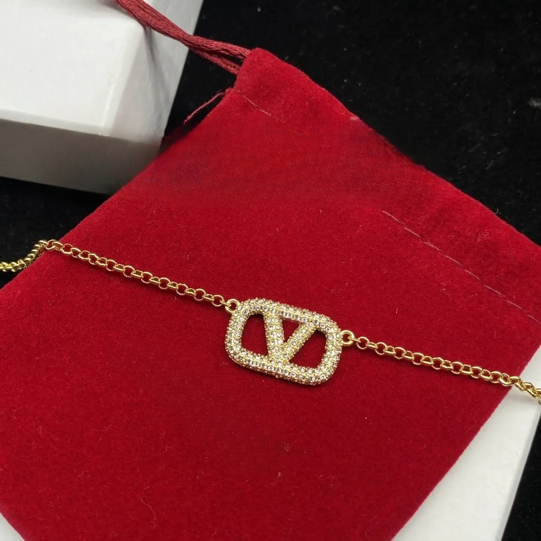 2023quisite International Luxury Lock Pendant Necklace Fashion Female Style 18k Gold Plated Necklace High end Design Long Chain Designer Jewelry-image-913567174