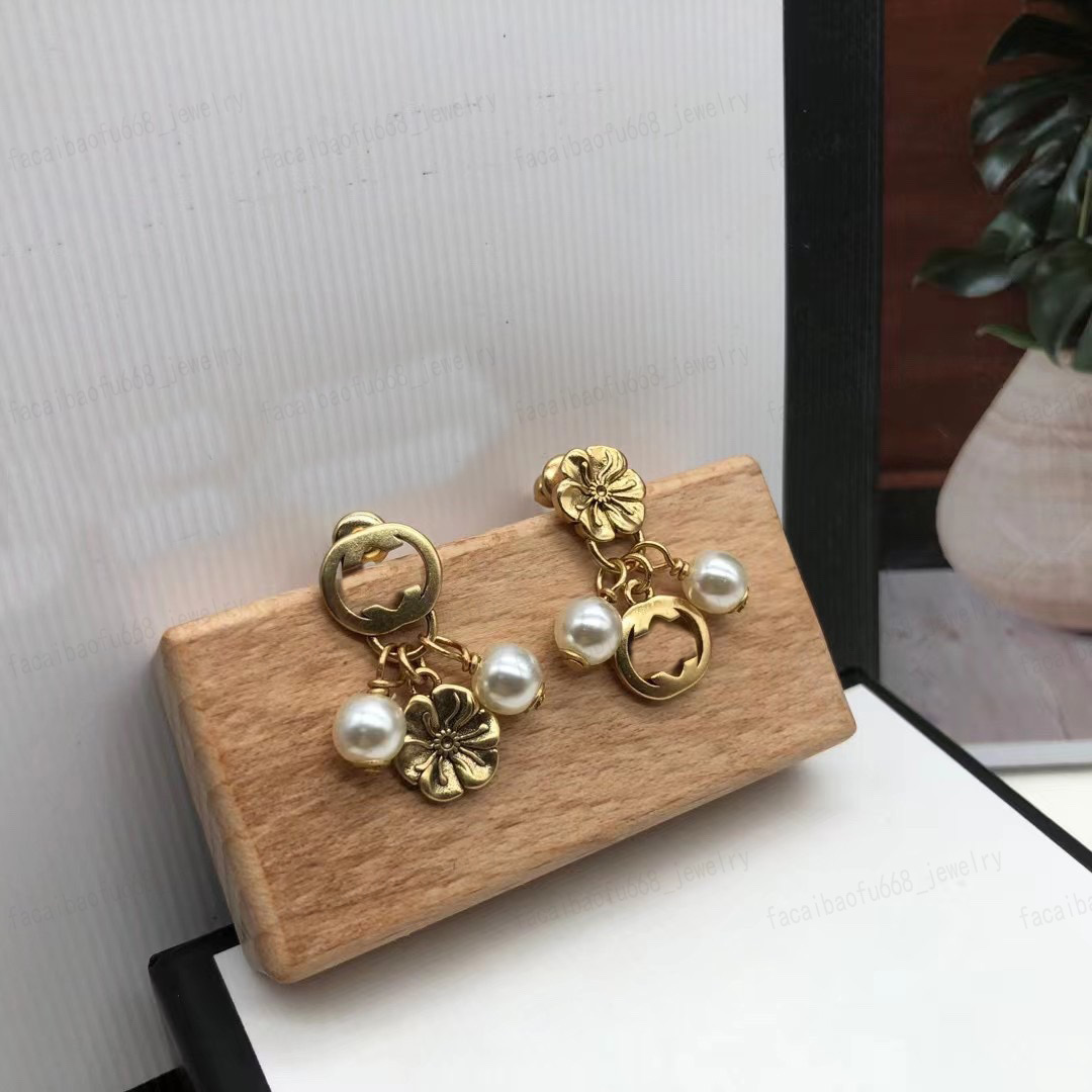 Boucles d'oreilles de créateurs de luxe, matériau en laiton doré 14 carats, boucles d'oreilles à pendentif en perles florales vintage, Mme Charm,